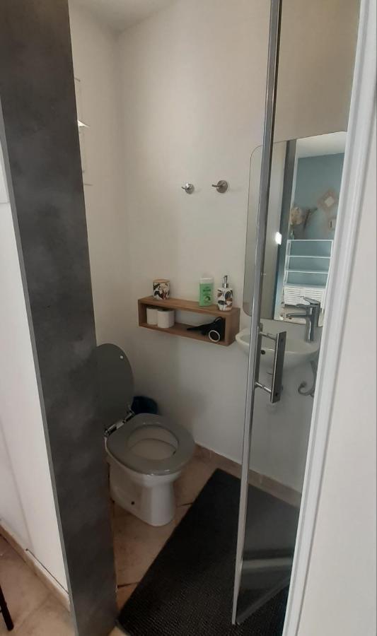 Chambres D'Hotes & Jacuzzi - A L'Ombre Des Amandiers Saint-Martin-dʼArdèche Екстериор снимка