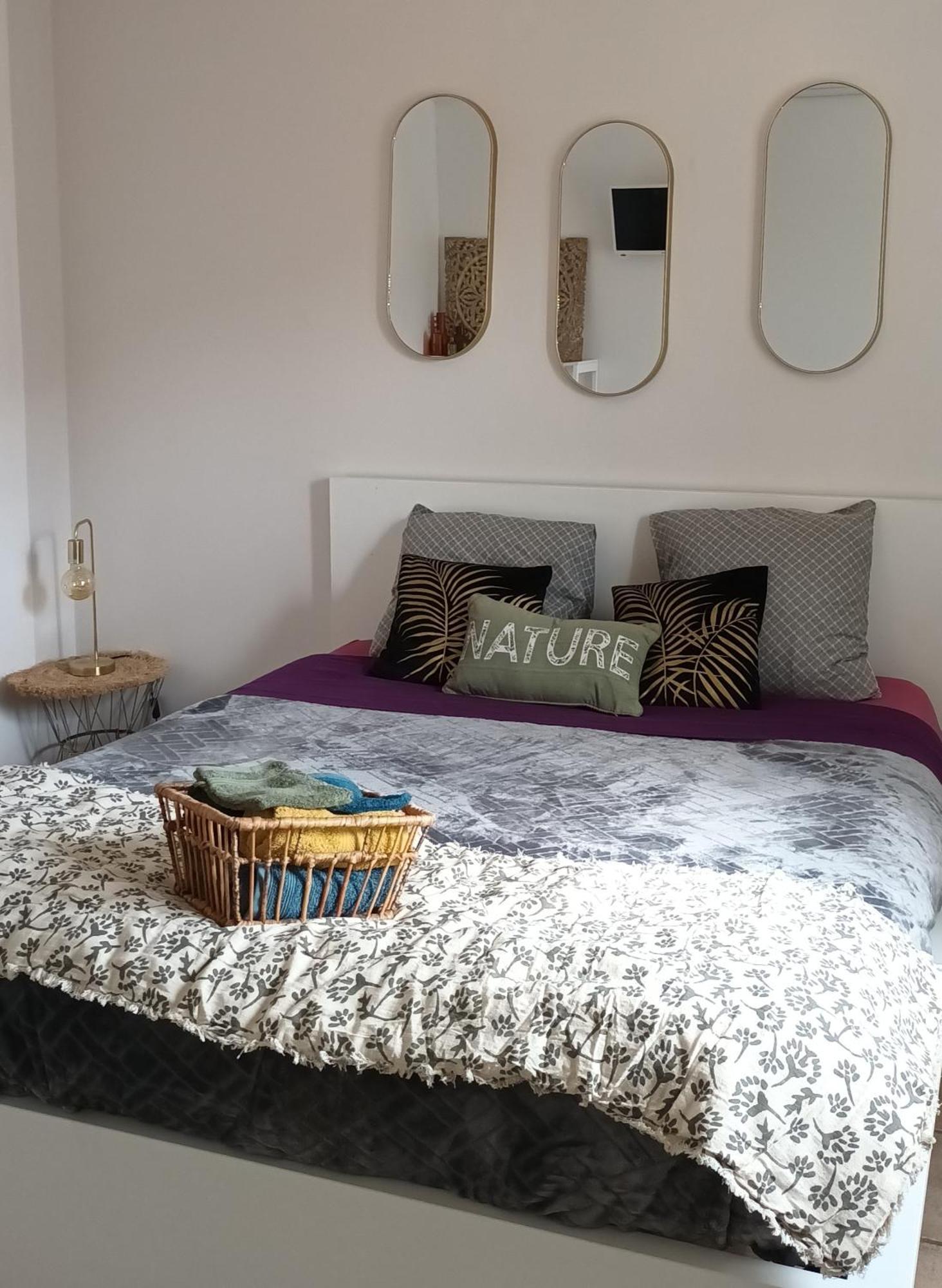 Chambres D'Hotes & Jacuzzi - A L'Ombre Des Amandiers Saint-Martin-dʼArdèche Екстериор снимка